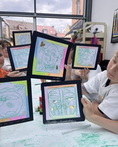 Besuch der Hundertwasser-Ausstellung in Lindau
