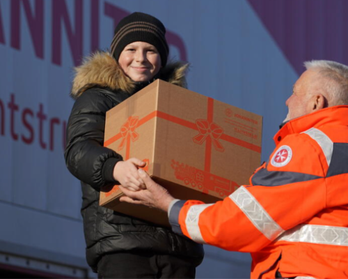 Der Johanniter-Weihnachtstrucker - f&uuml;r ein menschliches Miteinander &ndash; hinschauen und helfen