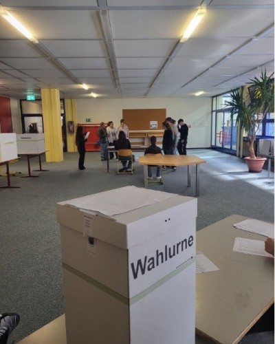 Die Klasse 9a organisiert die SMV-Wahl