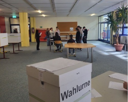 Die Klasse 9a organisiert die SMV-Wahl