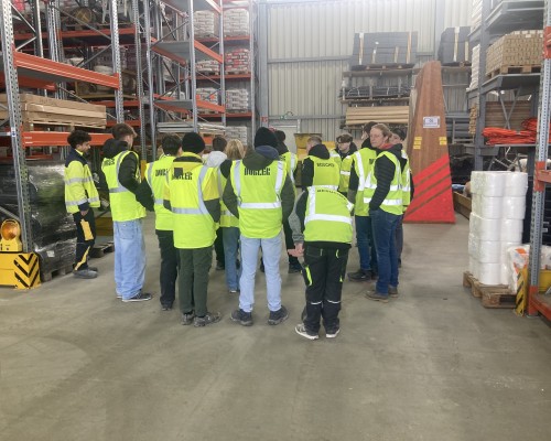 Technikgruppe auf Entdeckungstour: Ein spannender Besuch bei der Firma Dobler!