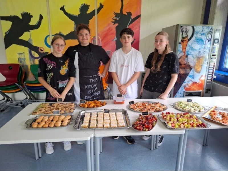 Klasse 8b kocht f&uuml;r einen guten Zweck