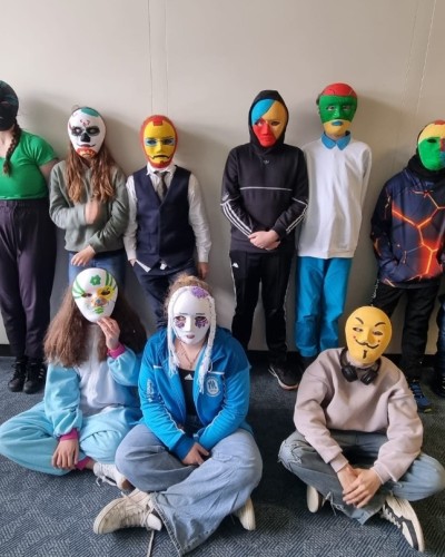 „Masken gestalten“ – ein Kunstprojekt der Klasse 6 b